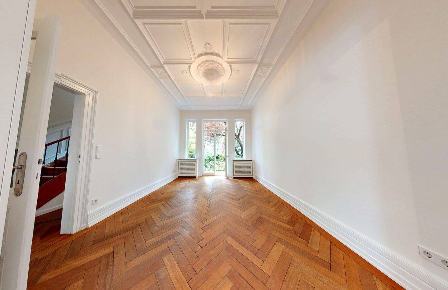 Bezugsfertige repräsentative Gründerzeit-Stadtvilla im Westend-Nord mit charmantem Garten