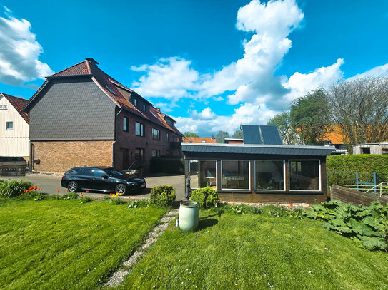 Einladendes Zuhause mit viel Platz! Doppelhaus mit Garagen in idyllischer Umgebung von Bodenstein.