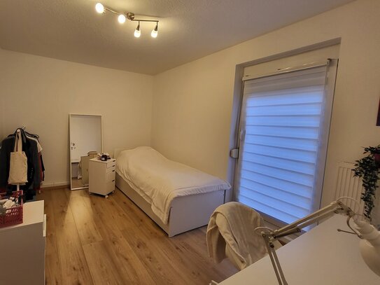 Sehr gepflegte 2-Zimmer-Wohnung mit Balkon!