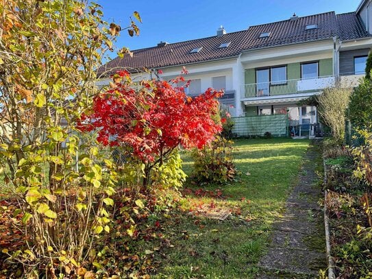 „Top gelegenes “ REIHENMITTELHAUS „mit sonniger Terrasse & Garten“