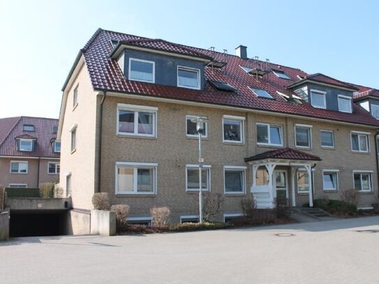 Fußläufig zum Stadtpark! 2 Zimmer Wohnung mit Spitzboden, Balkon und TG-Stellplatz!