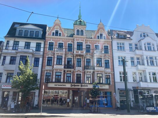 Großzügige 4-Zimmer Wohnung mit Balkon und Stuck in bester Lage