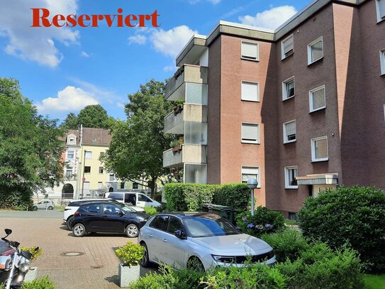 RESERVIERT - "Mehr Lebensfreude in den eigenen vier Wänden!" Bezugsfreie helle Dachgeschoss-Wohnung mit Balkon in Sackg…