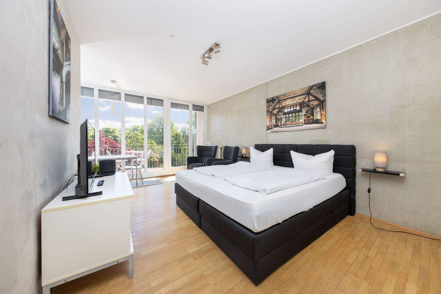 Charmante und feinste Wohnung auf Zeit in ruhiger Umgebung - Photo 1