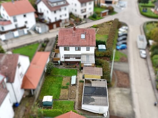 ZWEIFAMILIENHAUS MIT VIER GARAGEN UND AUSBAUMÖGLICHKEIT IN LONSEE/URSPRING