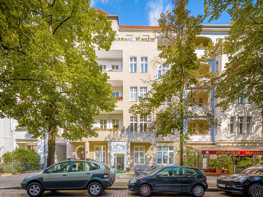 Top Anlage! Altbauimmobilie mit Balkon in toller Wilmersdorfer Lage!