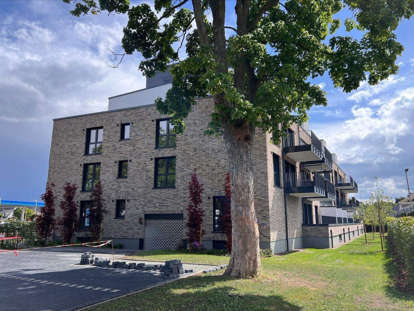 Sonderkonditionen der KFW-Bank können übernommen werden: 4-Zimmer-Wohnung, Erstbezug, mit Fahrstuhl u. Tiefgarage