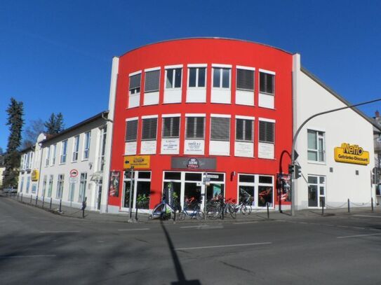 +++ Ebenerdige Gewerbefläche auf ca. 1000 m² mit Stellplätzen in Neukirchen/ Erz. +++