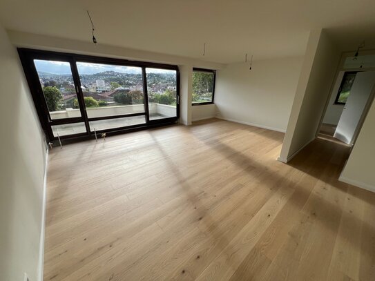 Toplage mit Aussicht über ganz Stuttgart - frisch renoviert - Balkon und kleiner Garten