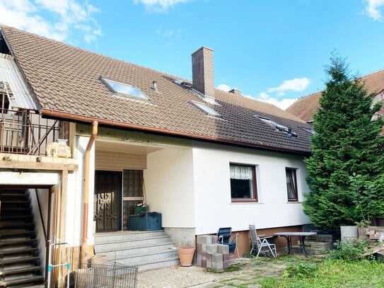 Sanierungsobjekt mit Potenzial: Großzügiges Einfamilienhaus auf 926 m² Grundstück in Lengfeld!