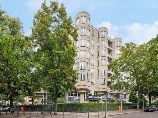 Lichtdurchflutete Dachgeschosswohnung mit Terrasse direkt am Fasanenplatz