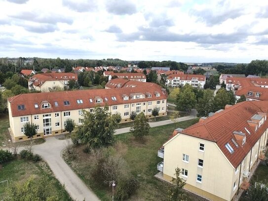 Wohnen in ruhiger, grüner Lage - Geräumige 2-Zi.-DG-Whg. mit sonniger Terrasse und guter Ausstattung