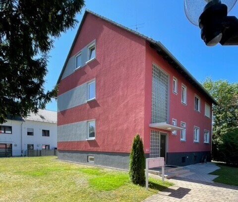 Gepflegte 3,5 Zimmer Wohnung mit Terrasse und großem Gartenanteil - 90584 ALLERSBERG