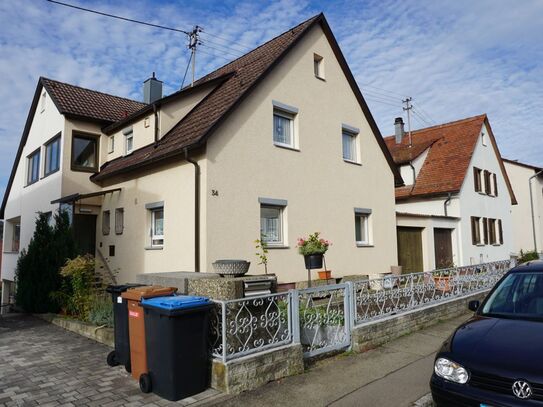 Einfamilienhaus mit Einliegerwohnung und Garage