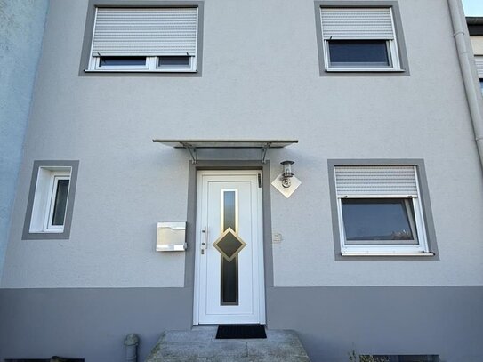 Neuwertig mit Balkon, Terrasse mit Garten in Speicher!