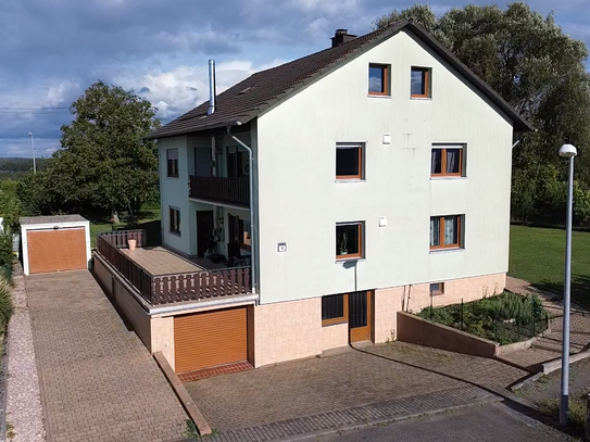 Charmantes Zweifamilienhaus in Bottenbach - Umfassend modernisiertes Zuhause mit großem Grundstück