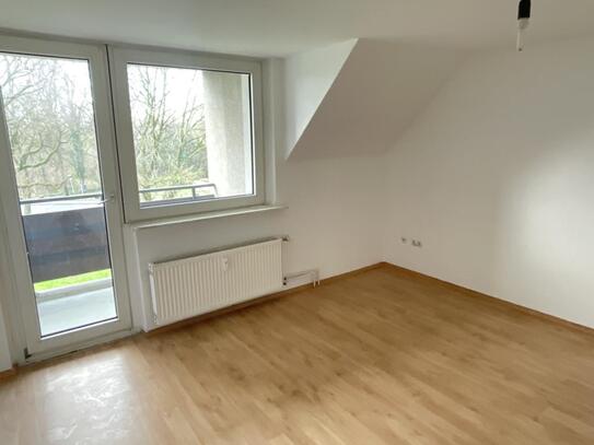 Schöne kl. 3 Zimmer Wohnung mit Laminatboden