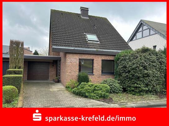 Freistehendes Einfamilienhaus mit Garage