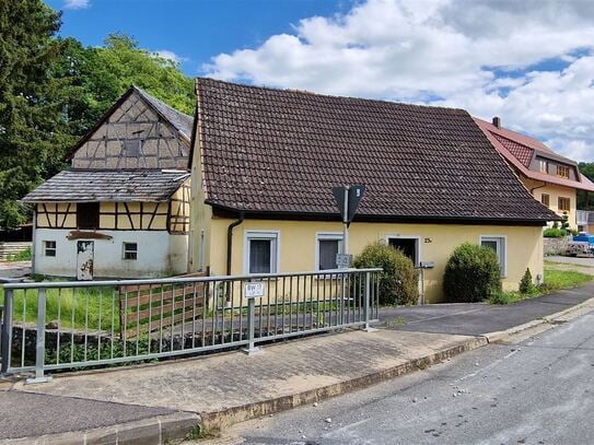 Jetzt aufs Land! Haus mit Stall und Scheune im Lautergrund