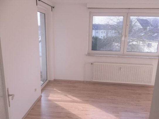 1,5-Zimmer-Wohnung mit Balkon im 3. Stock auf dem Sonnenschein in der Finkenstraße