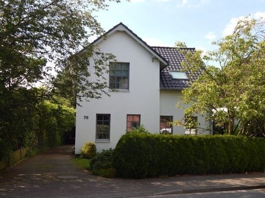 Erdgeschosswohnung im Zweifamilienhaus mit Terrasse und Garten. Ökologische Sanierung 2010