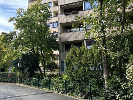 Gemütliche 74 m² große 3,5-Zimmer-Wohnung mit Balkon in Duisburg-City (Hochfeld) ab sofort zu vermieten