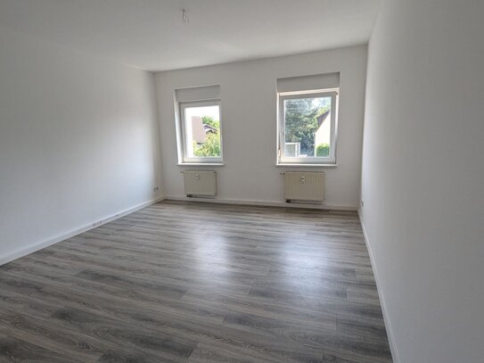 +++SCHICKE, FREUNDLICHE 3-R.WHG.+MIT BALKON+DUSCHBAD+1.OG+NEUES LAMINAT!!!+++