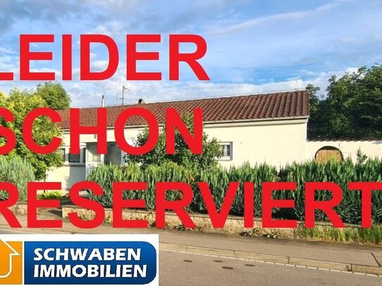 Renovierungsbedürftiger Bungalow in Hanglage mit Garage und Garten in Elchingen zu verkaufen!