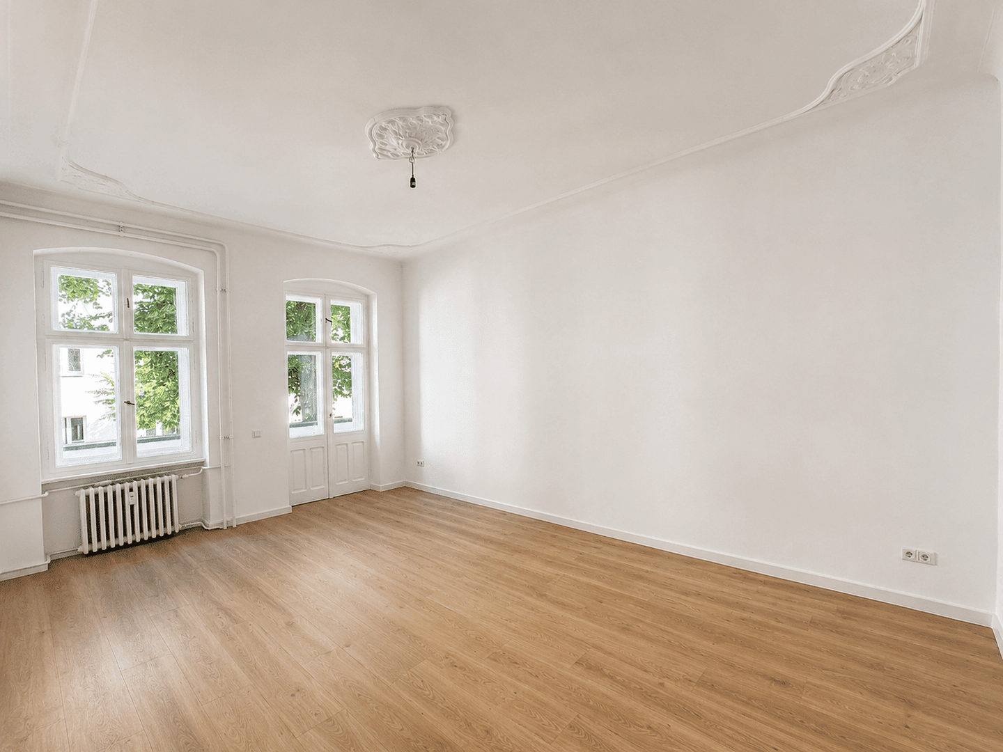 Erstbezug nach Sanierung: Helle 1-Zimmer-Wohnung mit Balkon in Berlin Neukölln - Photo 1