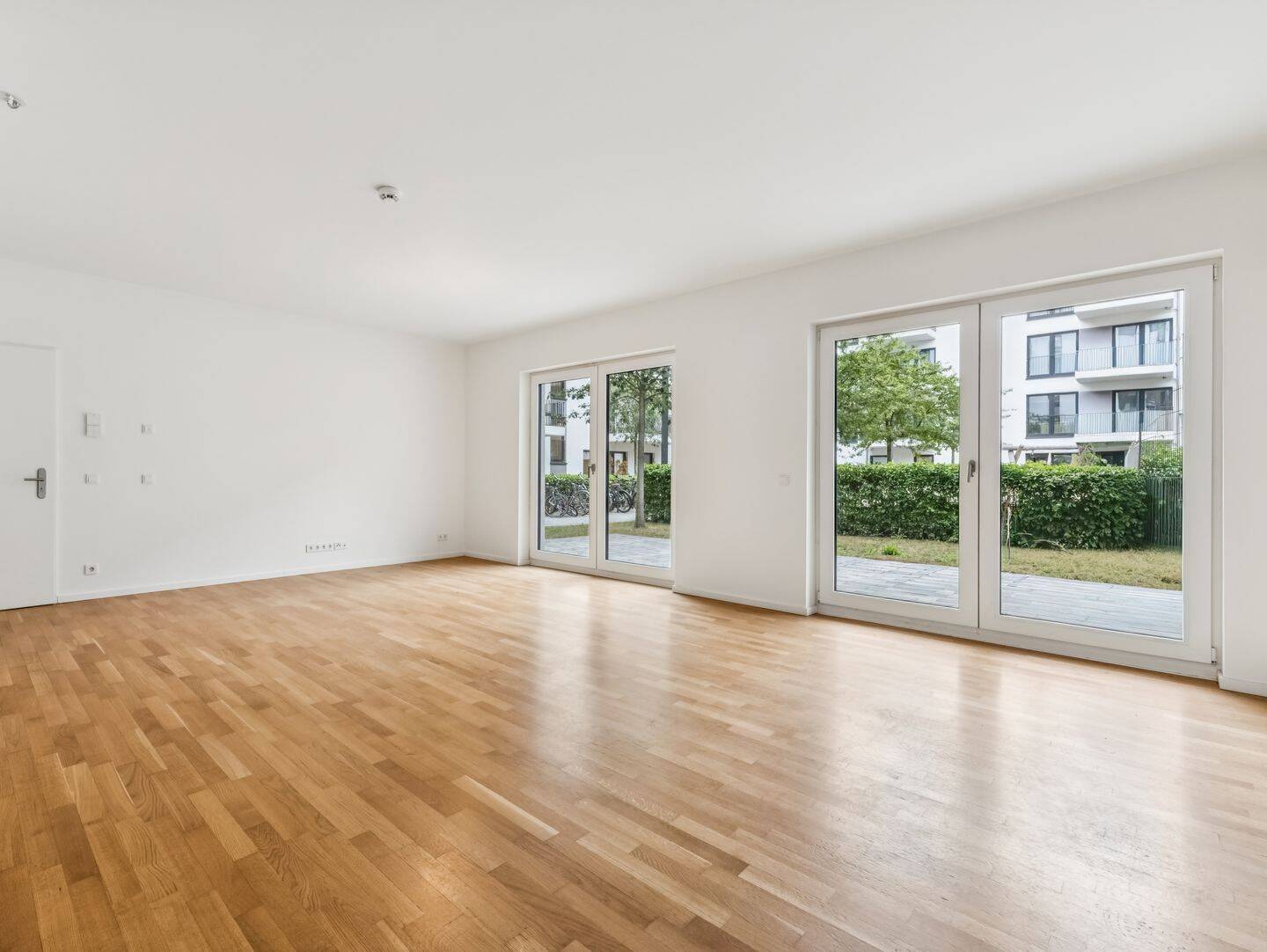 Großzügige Erdgeschosswohnung mit Terrasse & offenem Wohnbereich - Photo 1