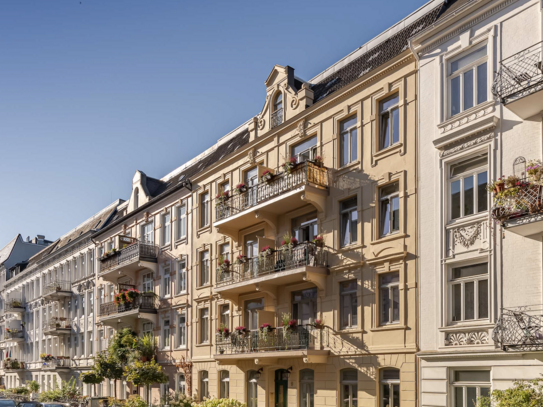 Rohdiamant im sanierten Jugendstil-Altbau in malerischer Lage von Eppendorf!