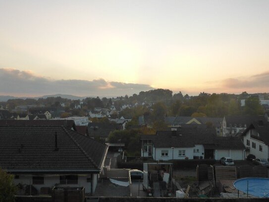 Herrlicher Blick über die Dächer von Hillesheim- schicke Drei-Zimmer-Wohnung-ruhig gelegen-stadtnah