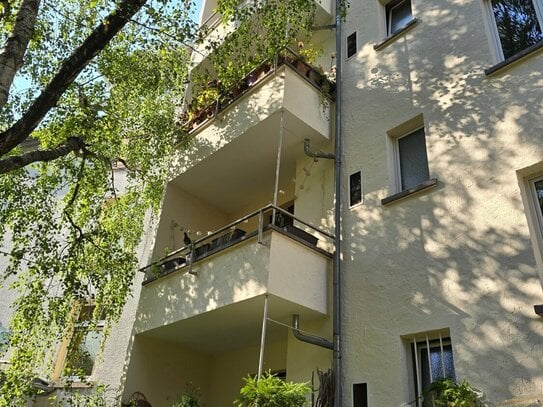 "Lichtdurchflutetes Wohnhighlight mit sonnigem Balkon in zentraler Lage"