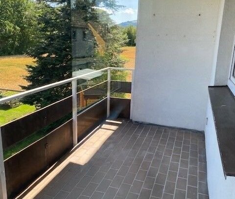 * ZU SOFORT - NETTE NACHMIETER GESUCHT * Tolles, helles Wohnzimmer mit Balkon, Tageslichtbad mit Wanne