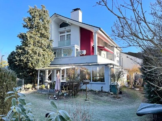 TOP-Rendite! Gepfl. Haus mit 2 Einlieger Whg. und Gästehaus in Bad Abbach-Peising