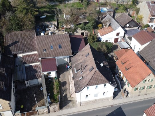 Schönes Zweifamilienhaus in zentraler Lage in Schonungen zu verkaufen!