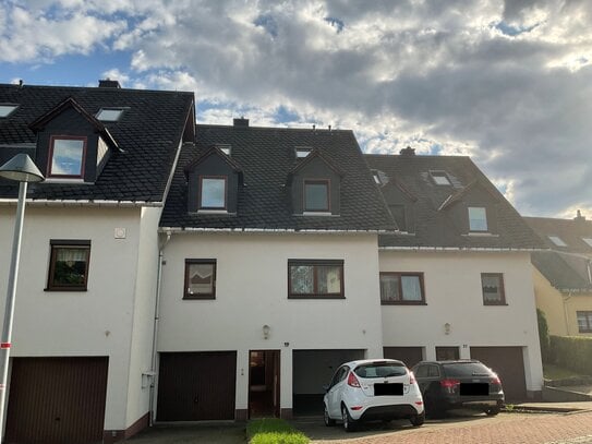 Charmante DG-Maisonette mit Renovierungsbedarf - perfekt für eine liebevolle Familie zum Wohlfühlen!