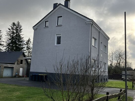 Modernisiertes Ein-/Zweifamilienhaus auf großem Grundstück