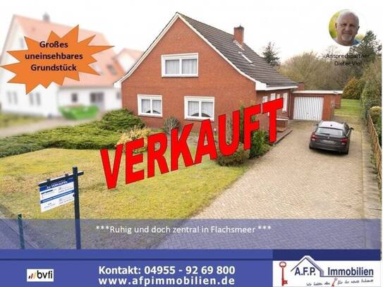 ***Gemütliches Familienhaus mit Potenzial und uneinsehbarem Garten***