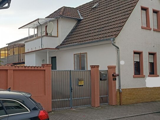 Freistehendes 1-2 Familienhaus/ Mehrgenerationenhaus mit Nebengebäude und Garage, nahe der Stadtmitte von Rüsselsheim!