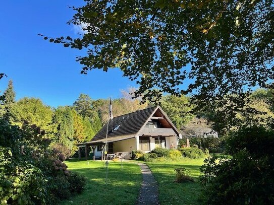 gepflegtes Einfamilienhaus mit 2 WE auf herrlichem, sonnigen Grundstück - Erbbaurecht