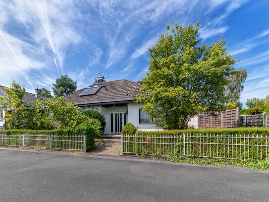 BUNGALOW MIT GROßEM GARTEN! Schwimmbad, Kamin und barrierefreier Zugang