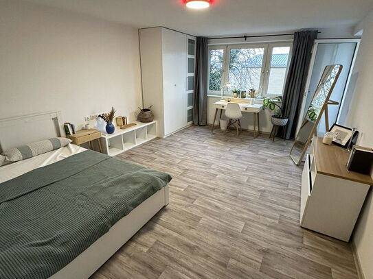 Helles, möbliertes 21-qm-Zimmer mit Balkon (inkl. Internet) in 3er WG nahe Zentrum & Uni"