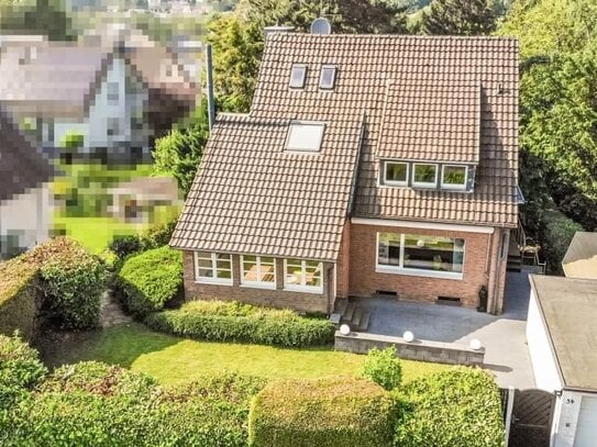 Freihstehendes Einfamilienhaus in Sackgasse * Anbau mit Kamin * Garten * Garage * 227 m² Wohn/Nutzfläche * Einbauküche