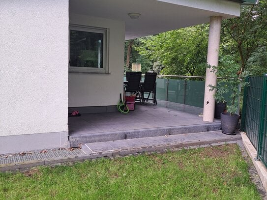 Großzügige Erdgeschosswohnung (122 m2) mit Garten und überdachter Terrasse im Neubau