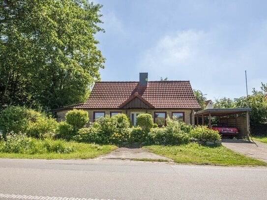 Stadtnah Wohnen mit herrlichem Naturgarten