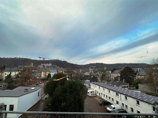 ab 01.03.2025 / 2 ZKB-Wohnung mit Einbauküche im 4. Obergeschoss (ohne Aufzug) / Balkon / Gaskochfeld