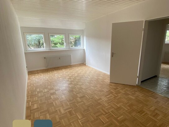 IPA - Gepflegte und frisch renovierte 2 Zi-Dachgeschosswohnung in ruhiger Seitenstraße von Rott!