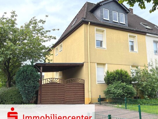 Großzügiges und modernisiertes Zweifamilienhaus mit Garage, Carport und 2 Stellplätzen