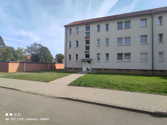 Wir renovieren für sie!!! 2 Raum Wohnung im EG in ruhiger Lage